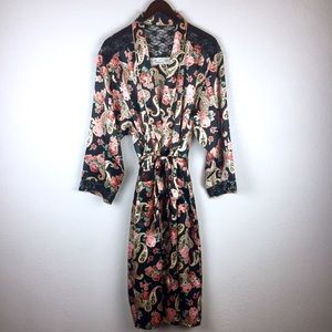 🌻3 for $20 J.O. Intimates Paisley & lace robe